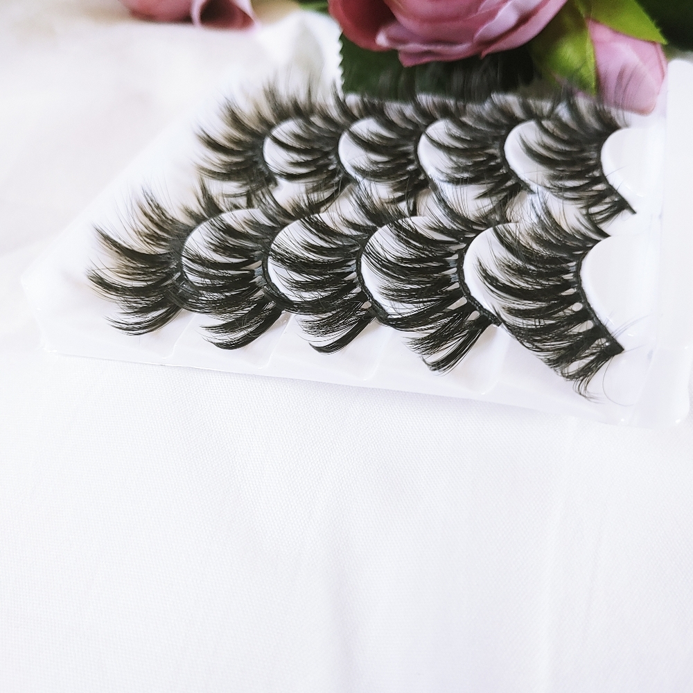 Lashes - Picture 3 of 4